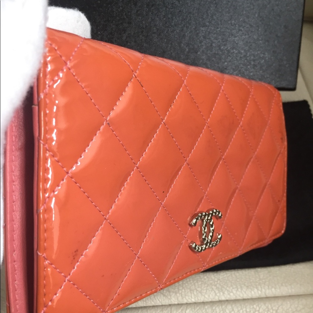 CHANEL Orange Quilted Patent Leather Bag - Picture 5 of 16